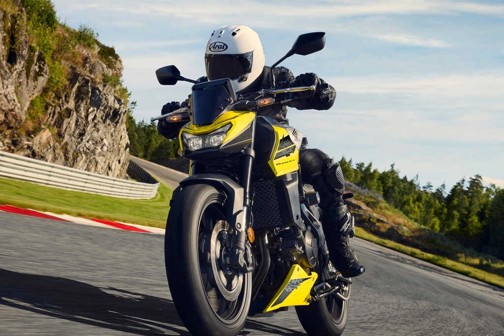 honda_hornet_750_banner_980037194.webp