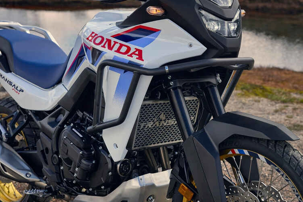 Tableau de bord numérique de la Honda XL750 Transalp