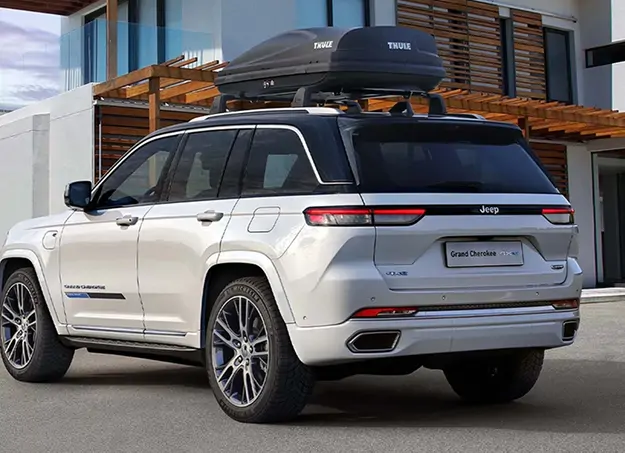 Vue arrière du Jeep Grand Cherokee Hybride